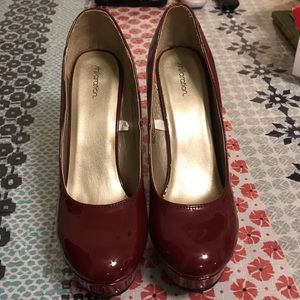 Red Xhilaration heels, size 9 1/2.